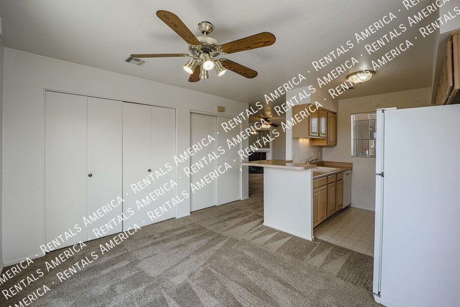 Building Photo - 317 W Hononegh Dr