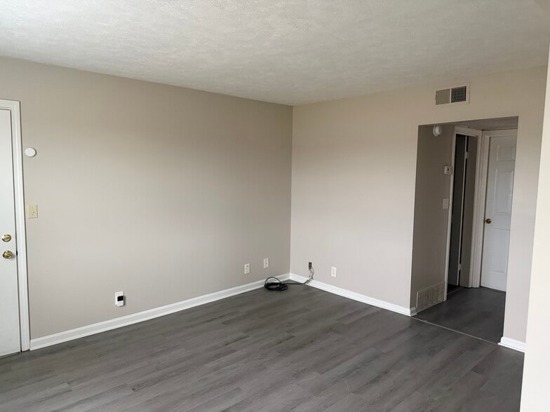 Front Room - 1515 Steadmantown Ln