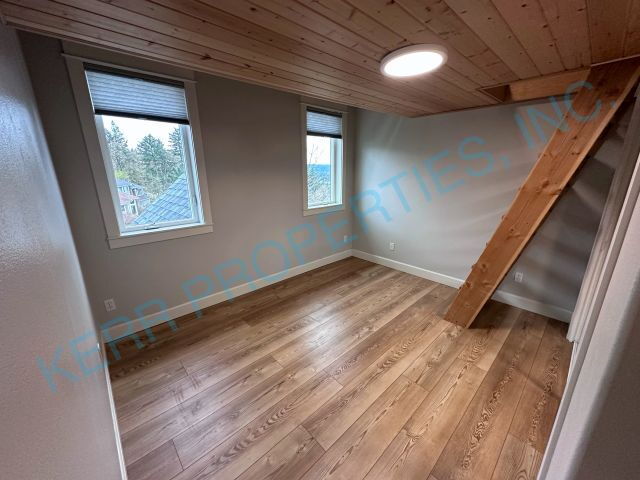 Building Photo - Spacious 4-Bedroom Retreat with 3.5 Baths in Happy Valley's Prime Location!