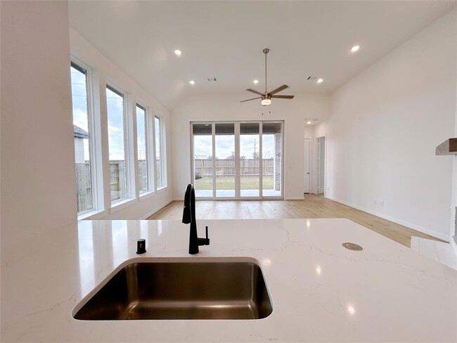 Building Photo - 5222 Tahoe Ct