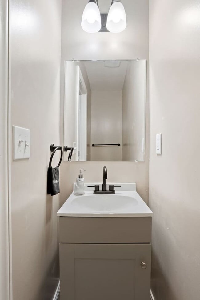 Building Photo - 1523 S East St