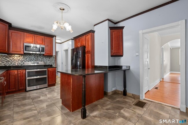 Building Photo - 242 Prospect St