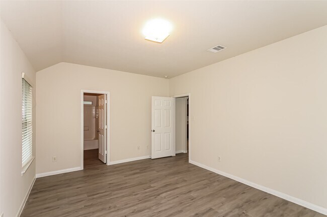 Building Photo - 5451 Latta Plantation Dr