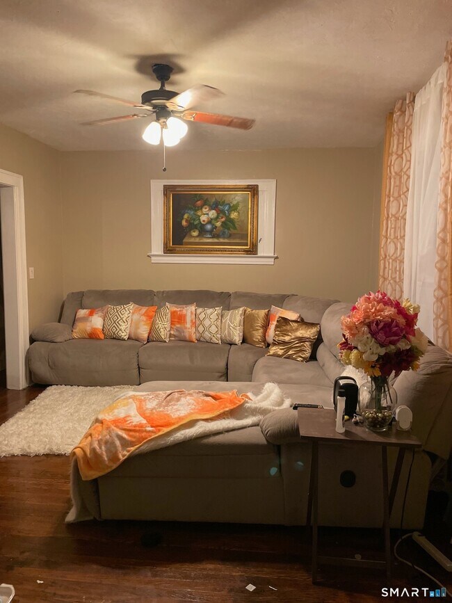 Building Photo - 78 Helen St