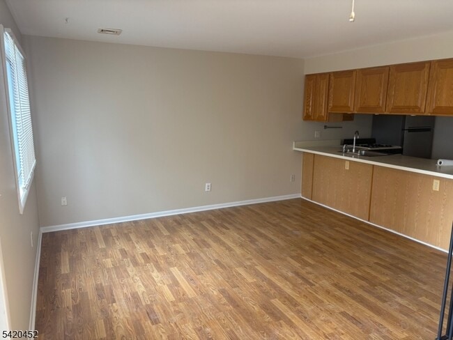 Building Photo - 3 Port Royal Dr