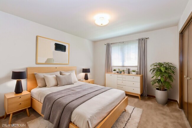 Building Photo - 14748 Sprucecreek Ln