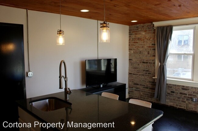 Building Photo - 1 br, 1 bath Apartment - 3528 Roger Pl