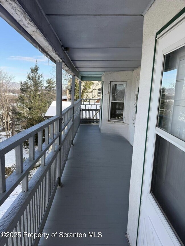 Building Photo - 921-923 Clay Ave