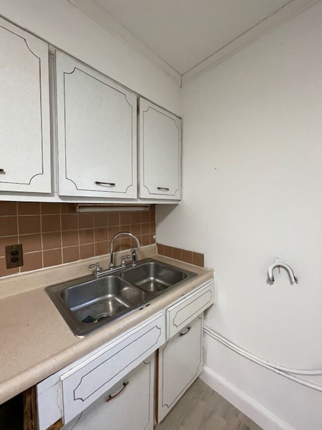 Building Photo - 2 bedroom 1 bath apartment Maryville ( Blo...