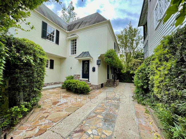 Building Photo - 3 1/2 Saint Michaels Alley