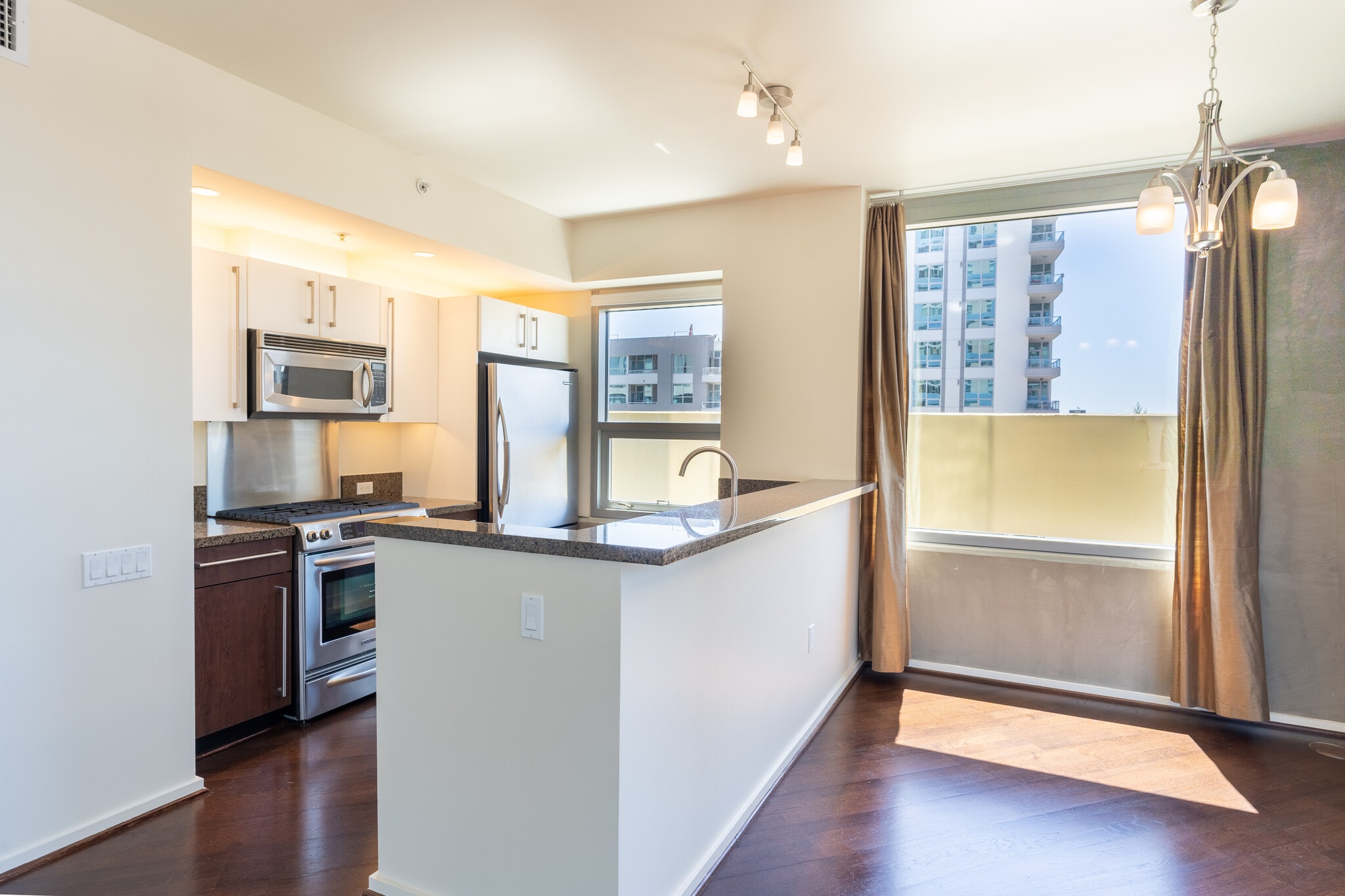 Open kitchen floorplan - 321 10th Ave
