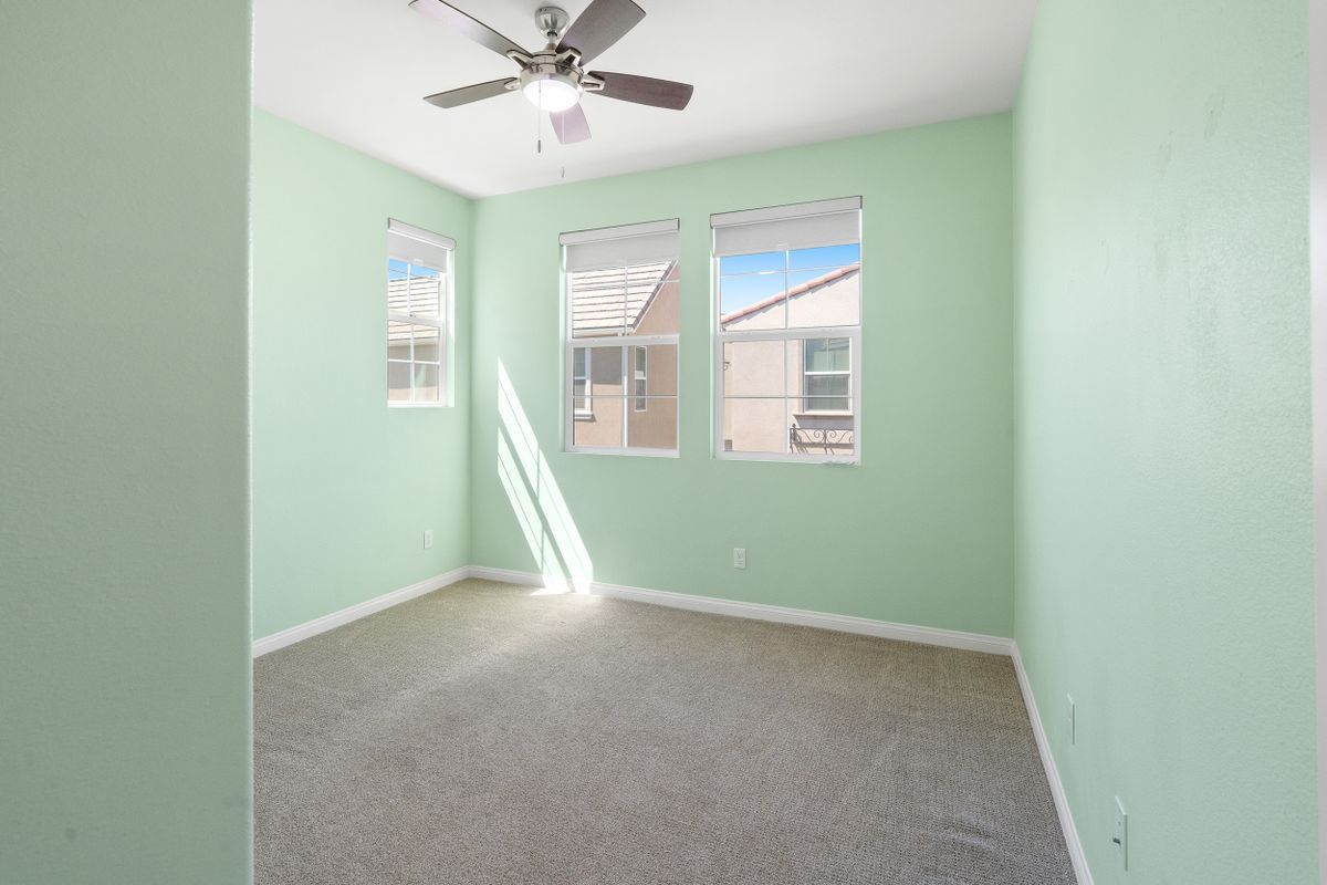 Building Photo - 528 Tibbetts St