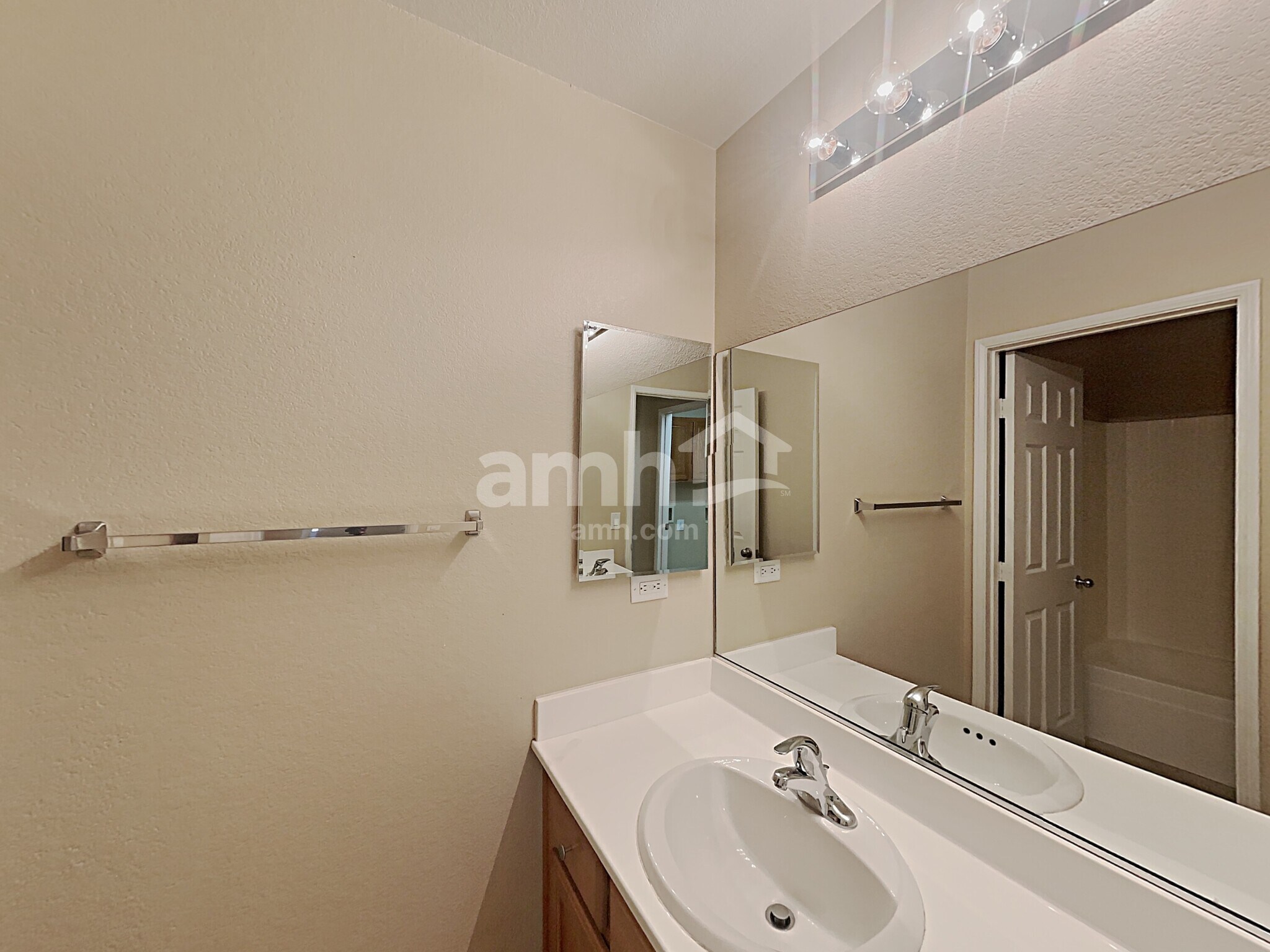 Building Photo - 3415 W Hammer Ln