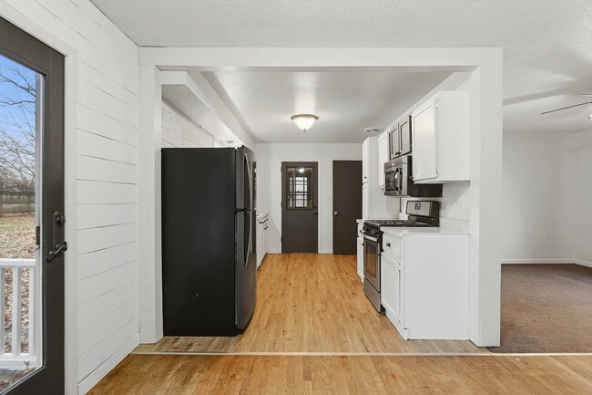 Building Photo - Kay Avenue