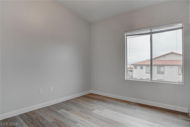 Building Photo - 2305 W Horizon Ridge Pkwy