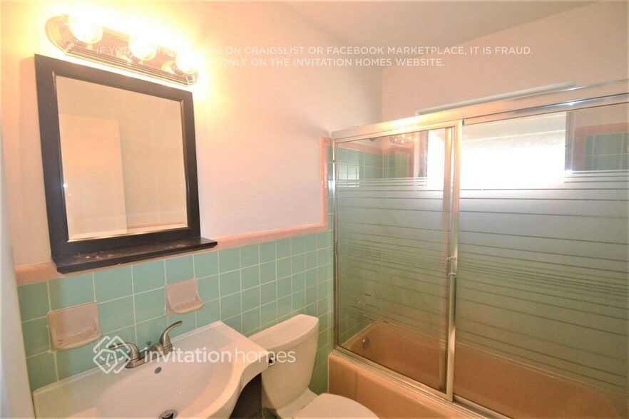 Building Photo - 6816 SW 12th St