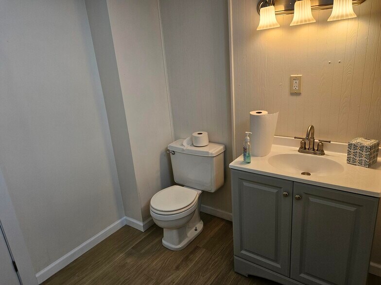 Building Photo - 19 W Water St