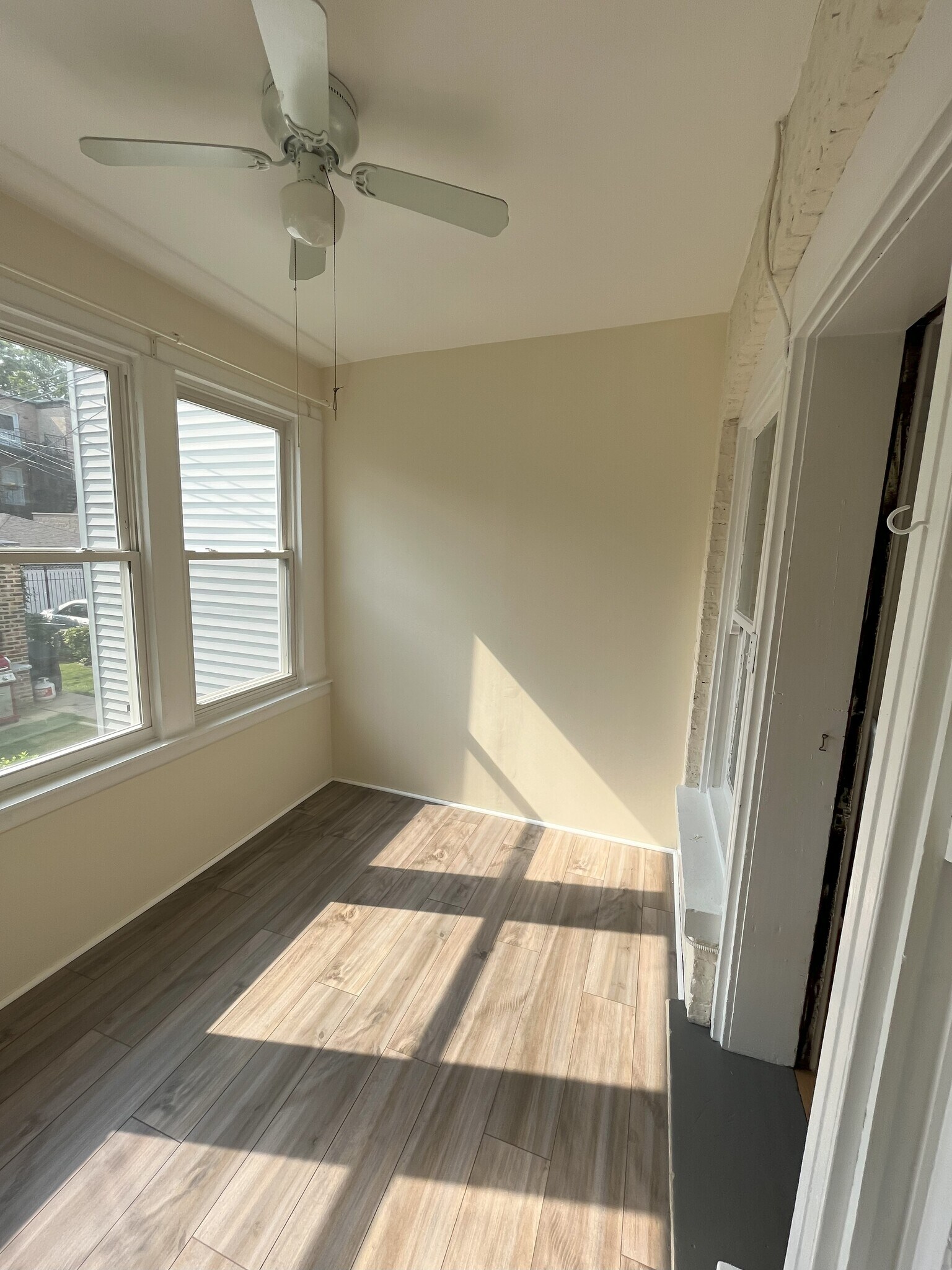 Sunroom - 4850 N Rockwell St