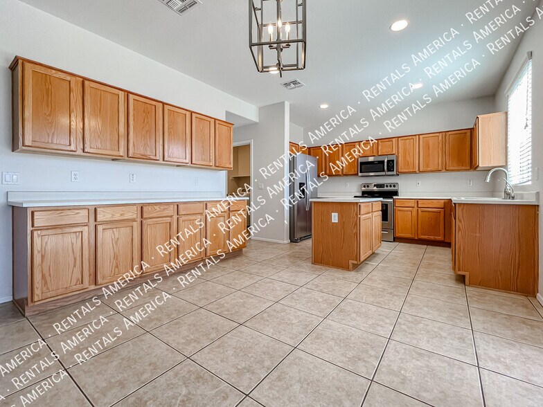 Building Photo - 9765 E Knowles Ave