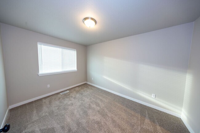 Building Photo - Brand New! - 3 Bedroom Townhome in Vancouv...