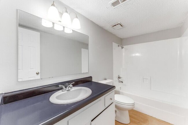 Building Photo - 2409-2411 Magnolia St