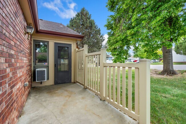Building Photo - 4560 Larkbunting Dr