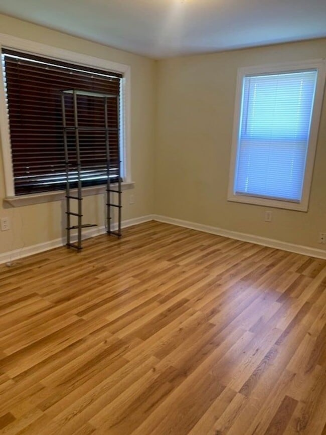 Building Photo - Cozy 2 Bedroom Home Available Now!