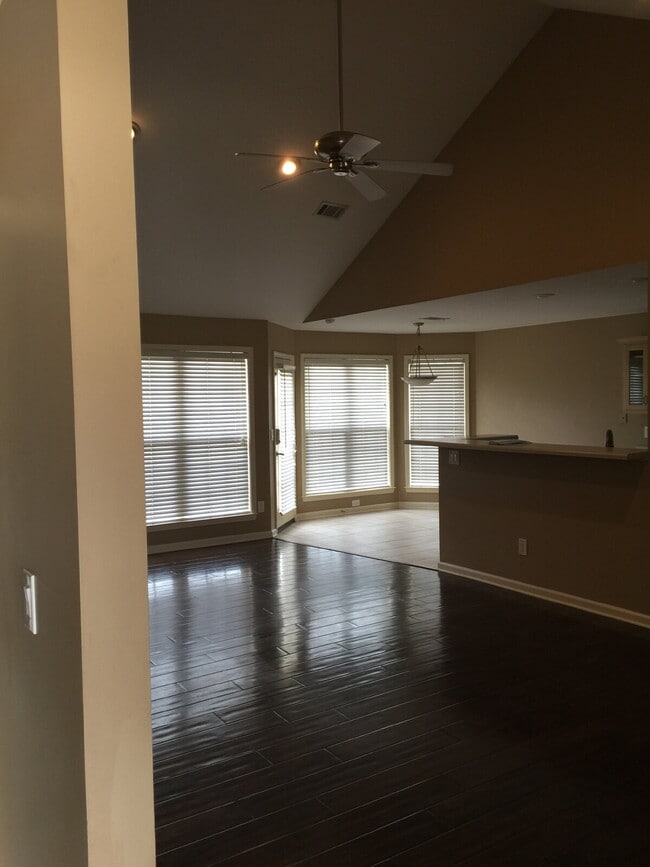 Building Photo - 336 Oxford Cove