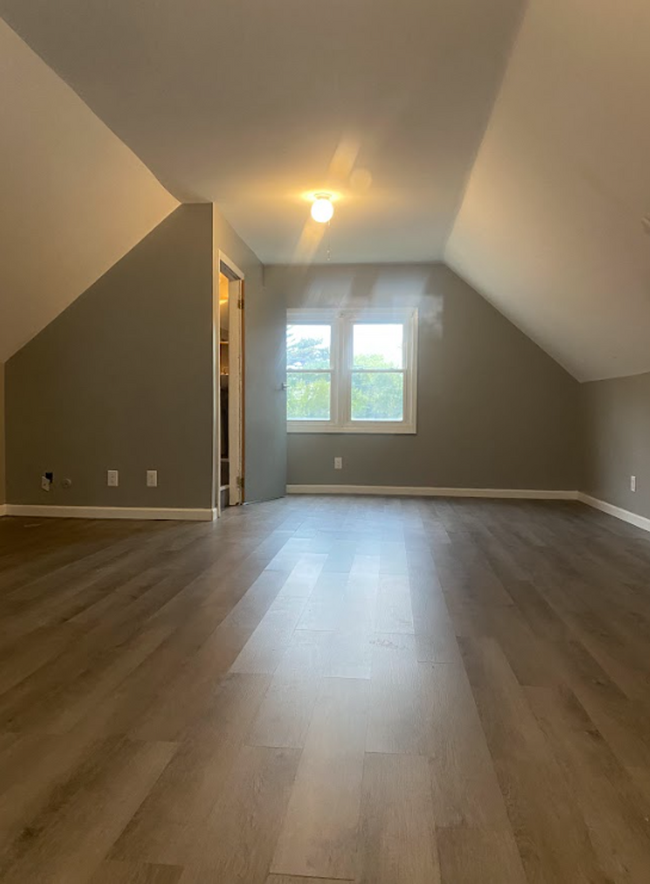 Building Photo - Move in ready 3 bed 1.5 bath renovated hou...