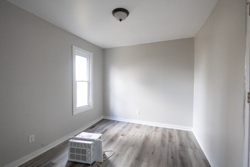 Building Photo - 2028 Lexington Ave