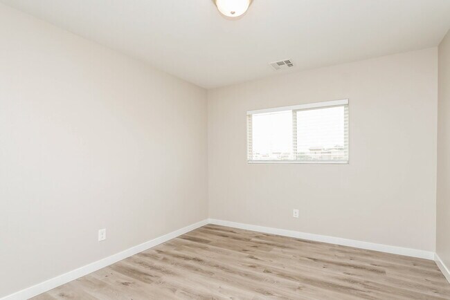 Building Photo - 8261 Oliver Twist Ln