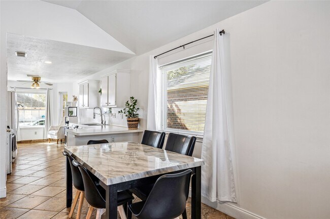 Building Photo - 16406 Cypress Valley Dr