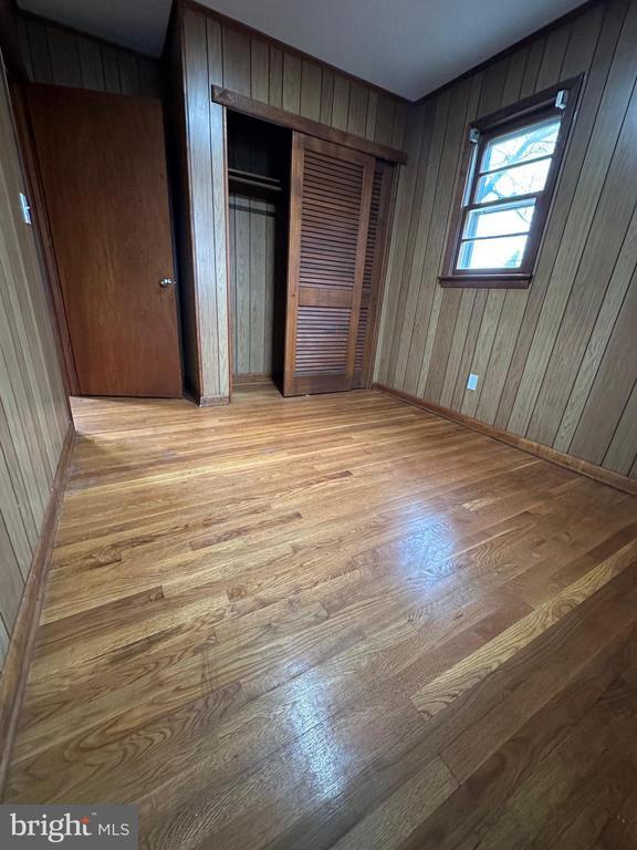 Building Photo - 934 N E St Ext