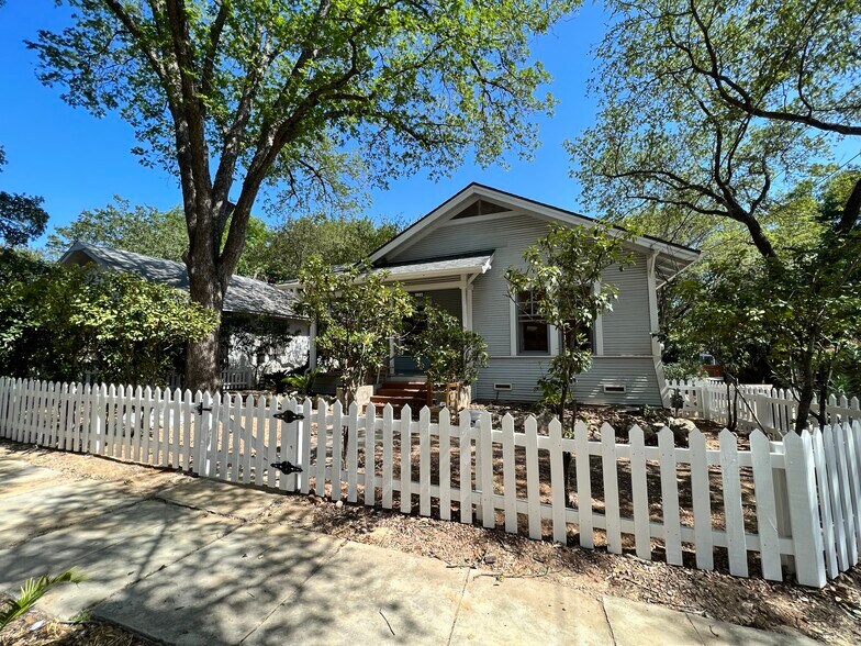 Front of House - 126 Abiso Ave