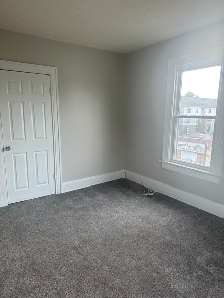 Building Photo - 798 E Whittier St