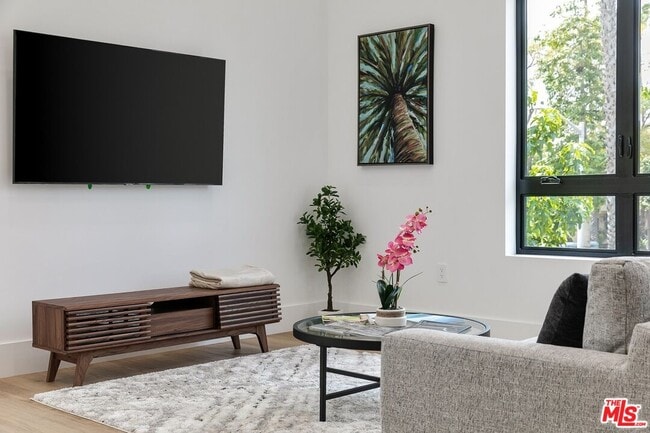 Building Photo - 1236 N Spaulding Ave