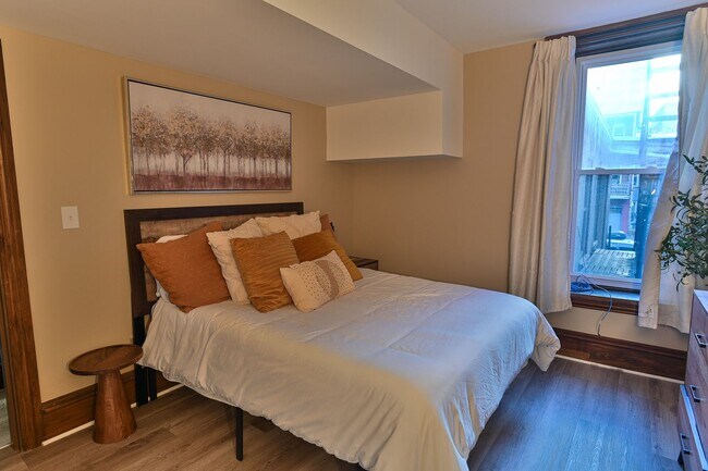 Building Photo - 119 Locust St