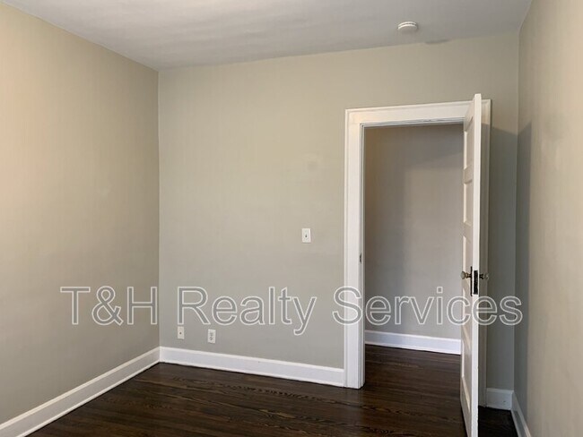 Building Photo - 4842 N College Ave