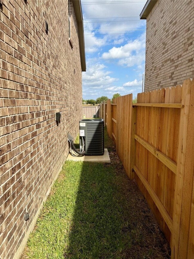 Building Photo - 28750 Texas Plns Dr