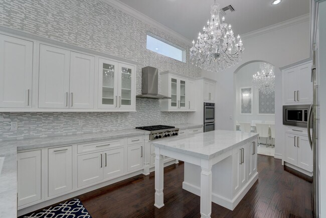 Building Photo - 131 Carmela Ct