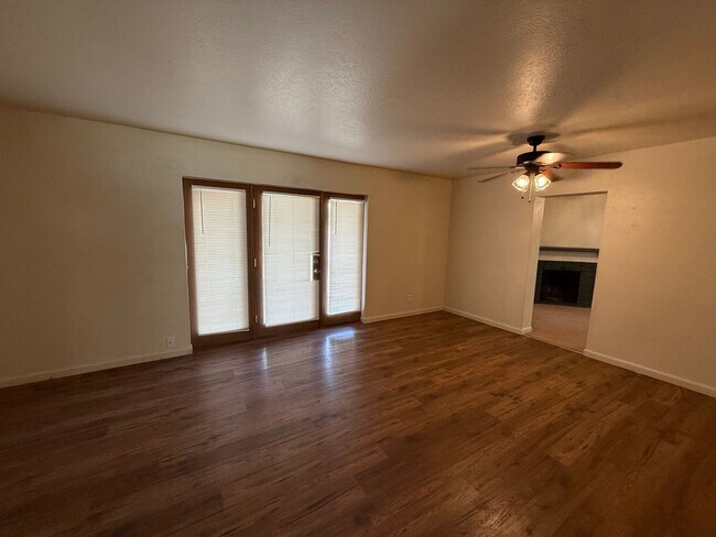 Building Photo - COUNTRY CLUB ESTATES 3 Bedroom Home available for Rent!