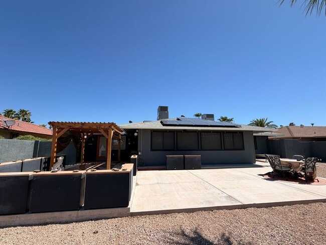 Building Photo - 13139 W Seville Dr