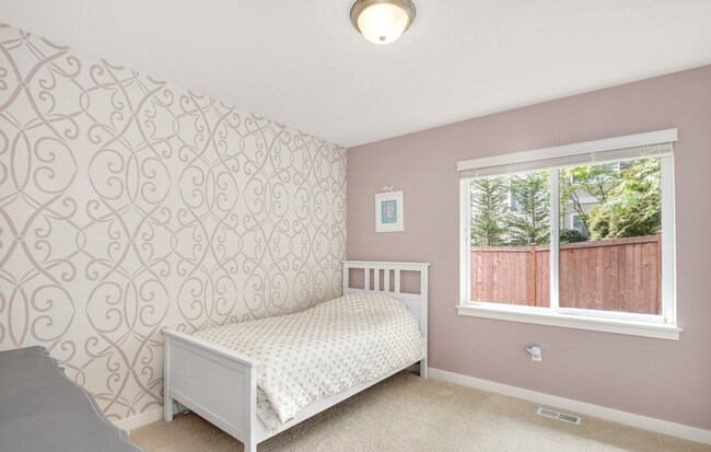 Building Photo - A spacious 4-bedroom and 3.5 bathroom home...