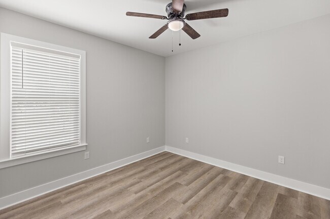 Building Photo - 305 Okaloosa Ave