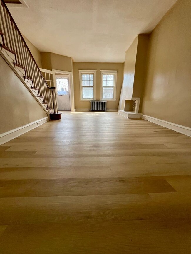 Building Photo - Spacious 3-Bedroom Townhome in Port Richmo...