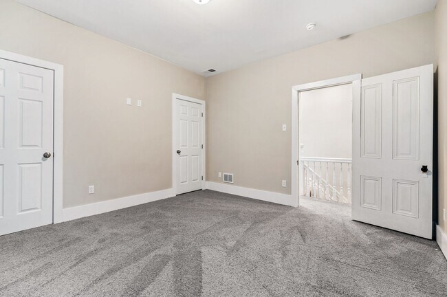 Building Photo - Beautiful Fully Renovated 4 Bedroom Home In The West End.  Available July!