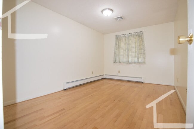 Building Photo - 149 Thorndike St