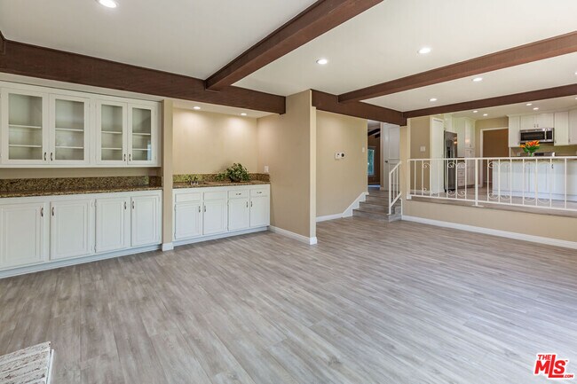 Building Photo - 6032 Sandbrook Dr