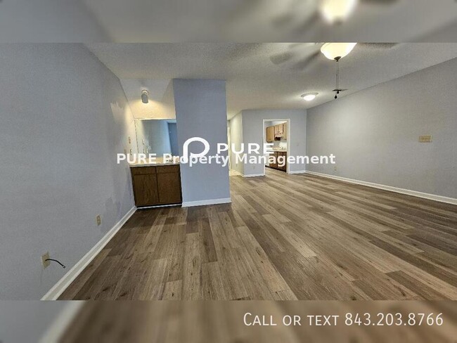 Building Photo - Beautiful 2 Bed 2.5 Bath Available in Char...