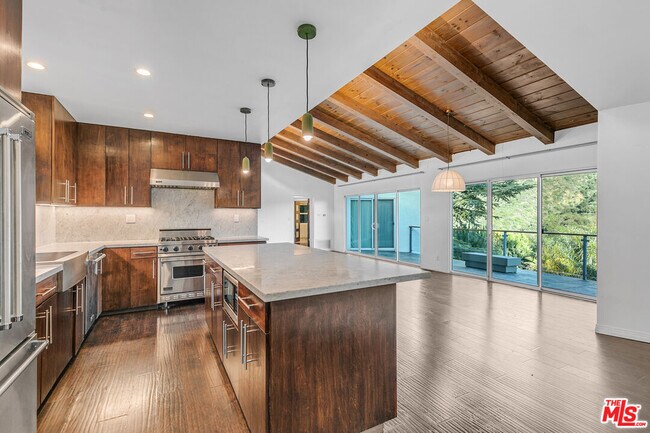 Building Photo - 3476 Troy Dr